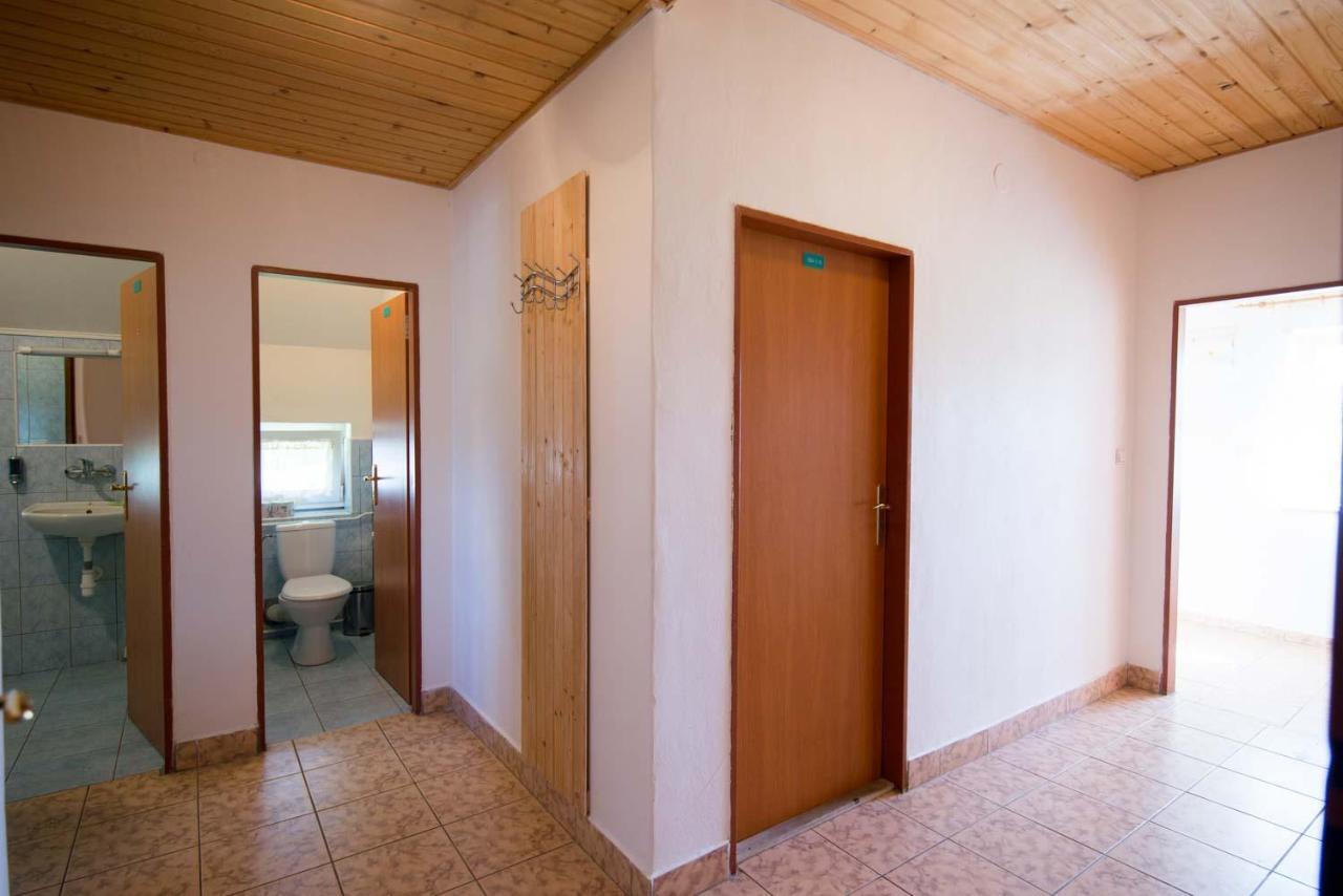 Krahule Konica Hotel Luaran gambar